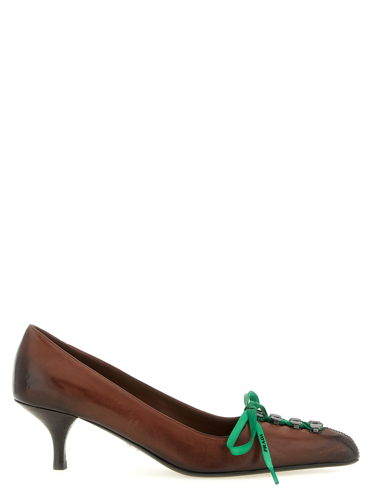 Leather pumps with laces