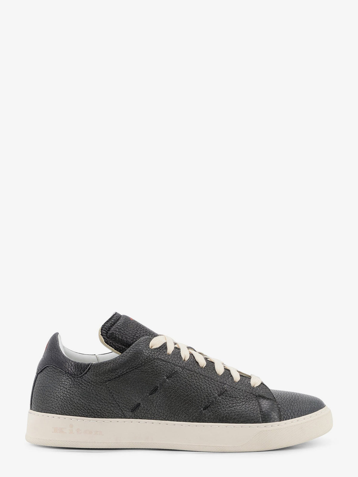 Leather sneakers with iconic side stitching