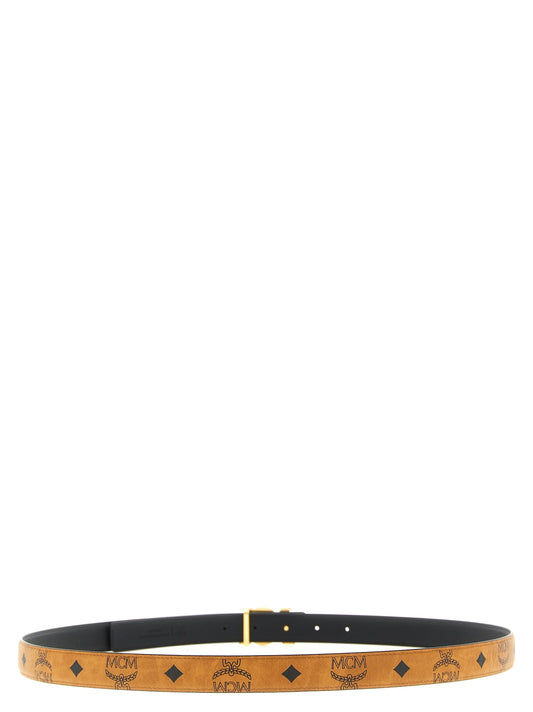 Logo buckle belt.