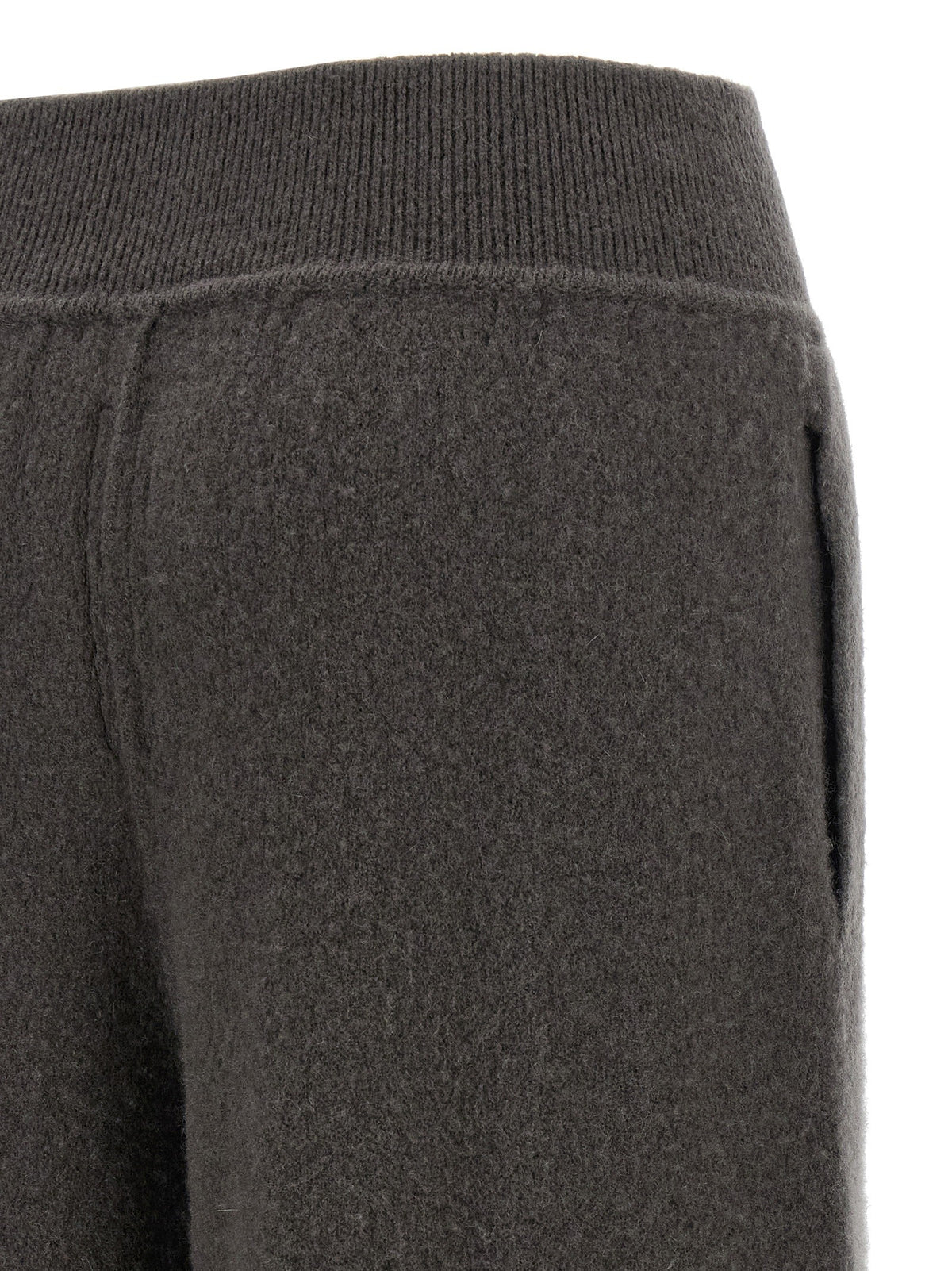 'Loose' pants