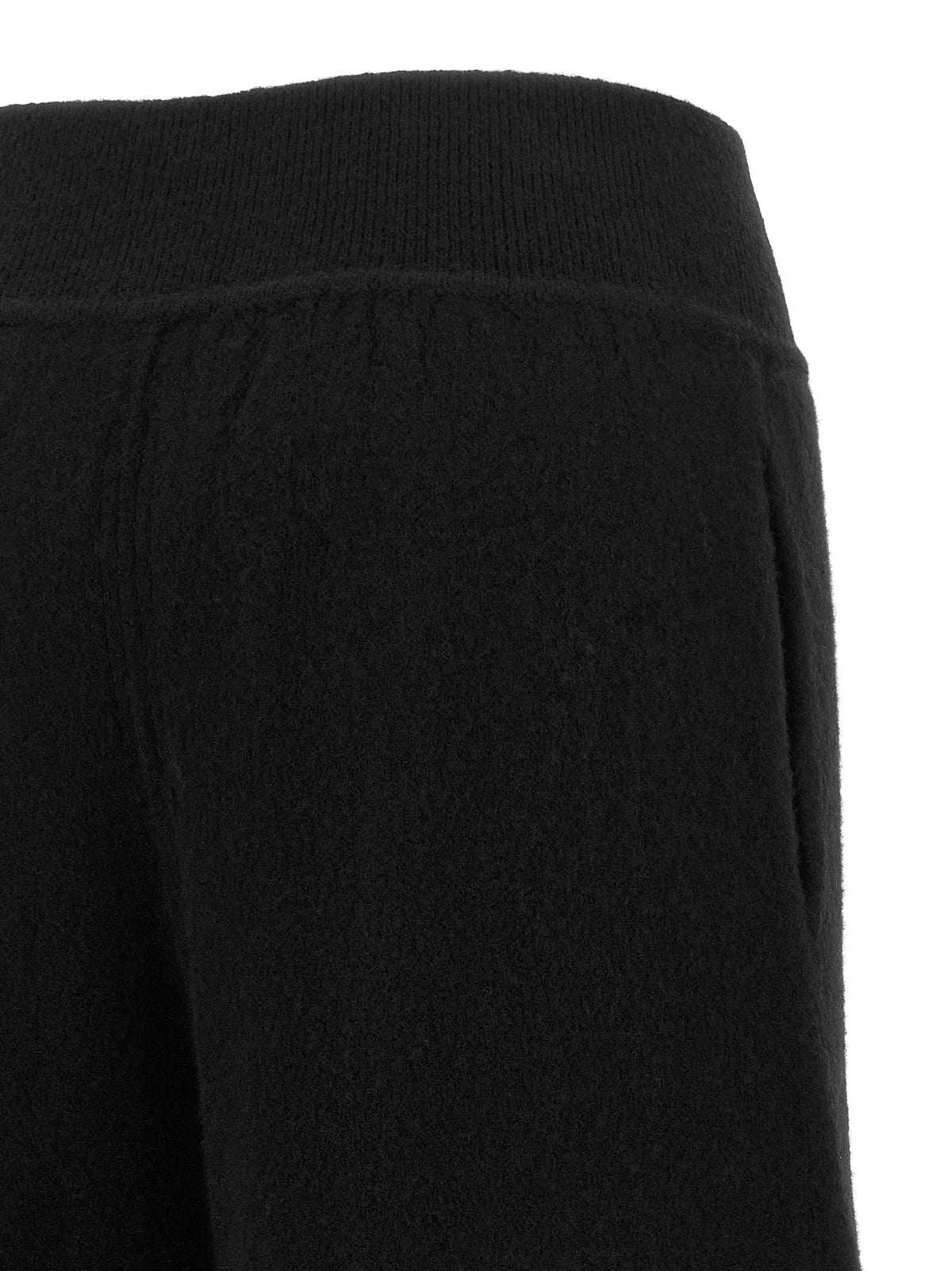 'Loose' pants