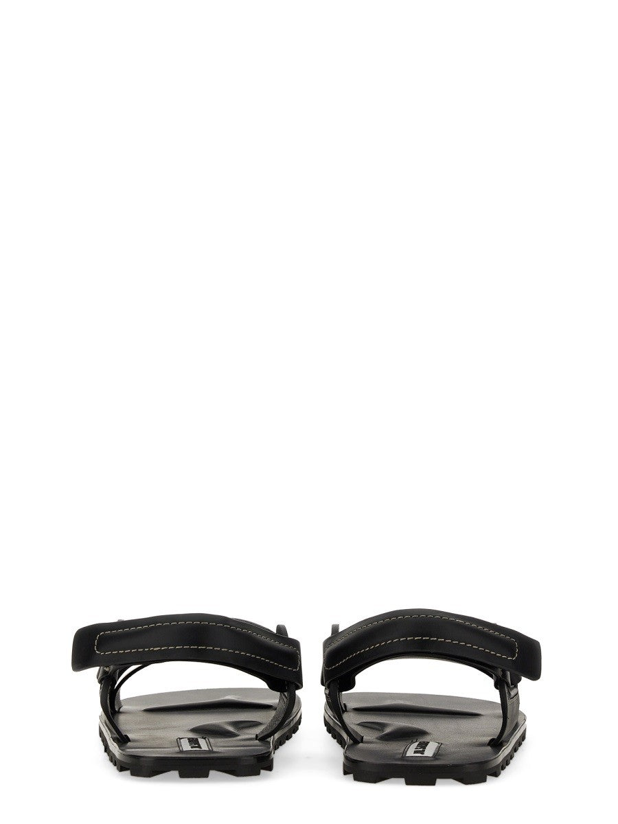 LOW SANDAL.