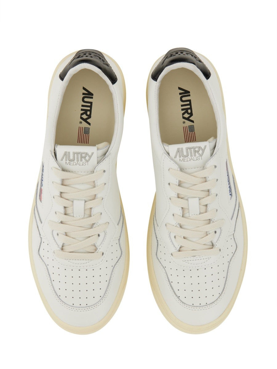 SNEAKER "MEDALIST LOW"