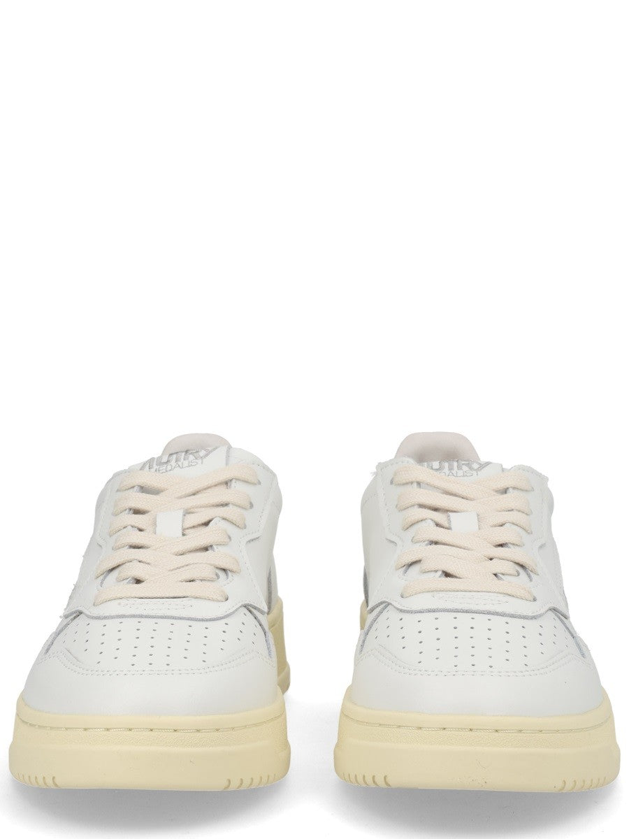 "MEDALIST LOW" SNEAKER