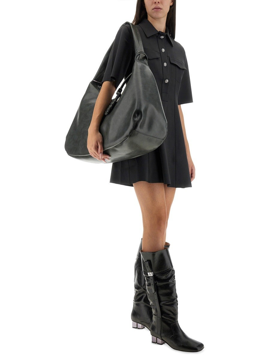 فستان قصير بأزرار متموجة