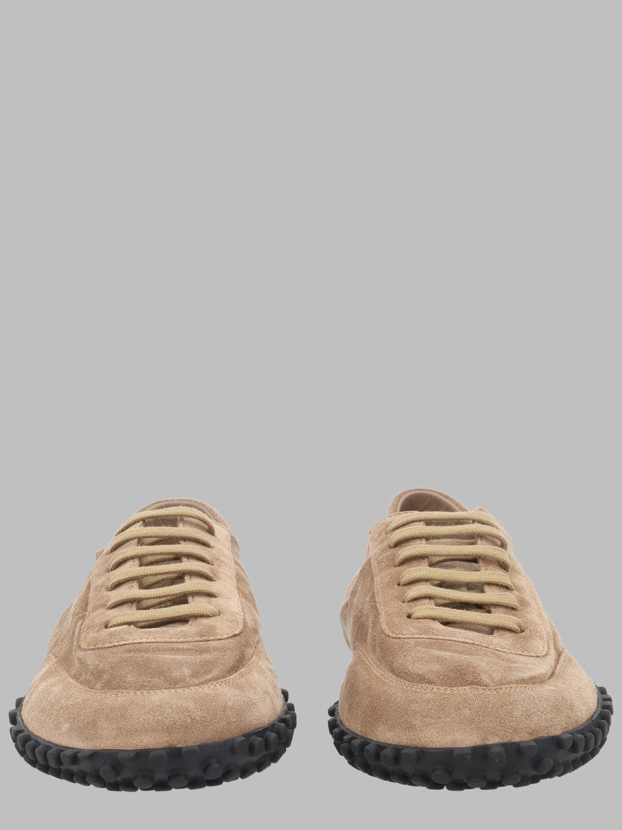 minimal runner
seventy in suede