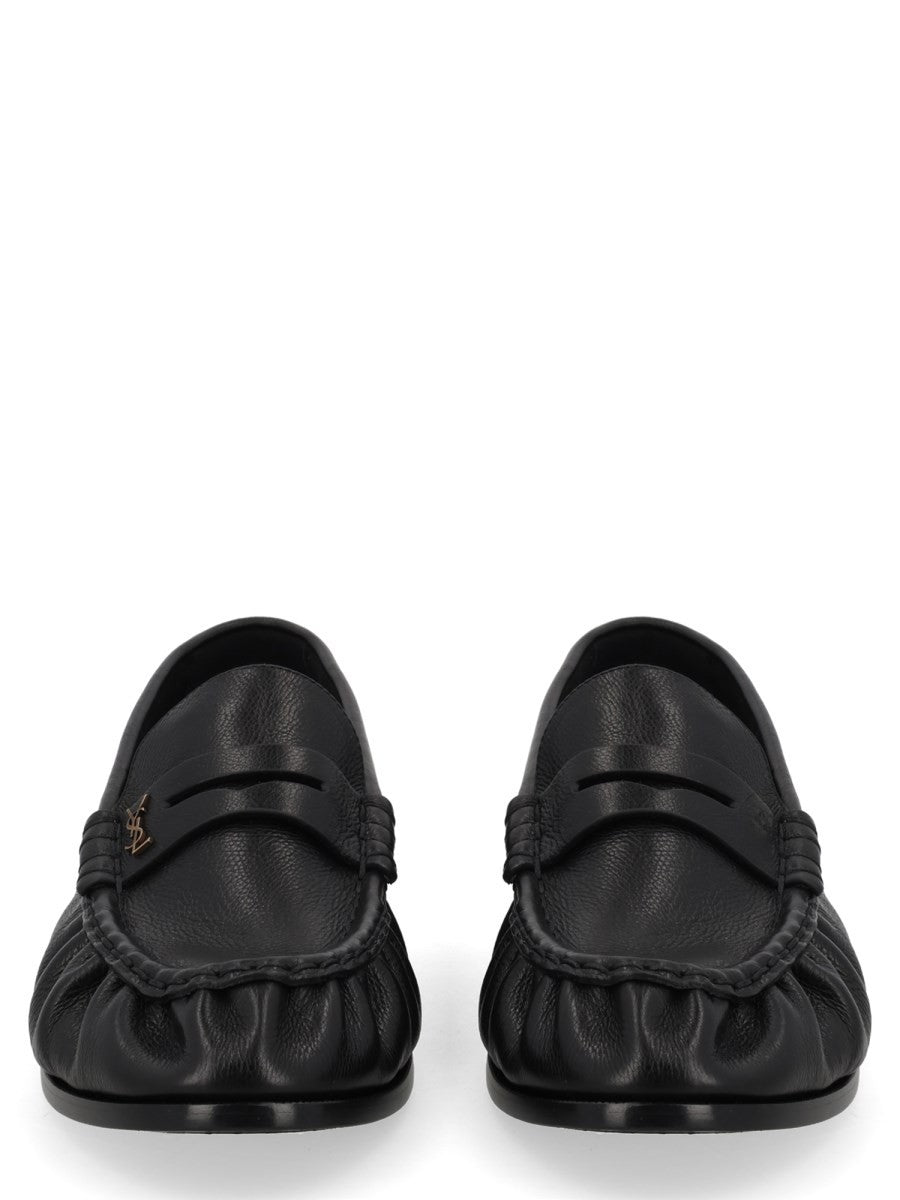 حذاء "لو لوفير" (Le Loafer)