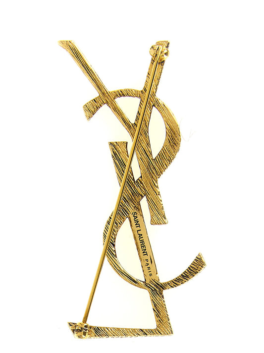 أقراط 'مونوغرام'