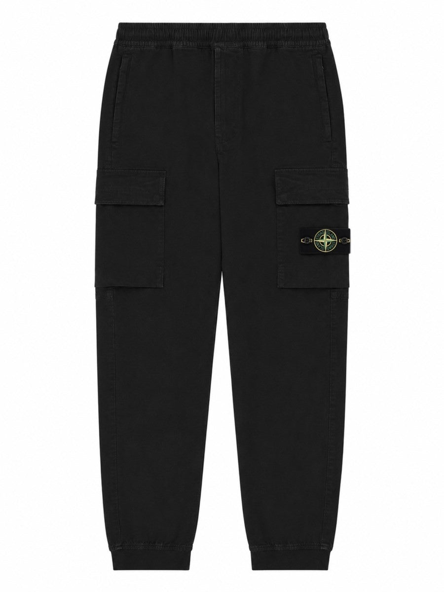 PANTALONE CARGO CON PATCH LOGO