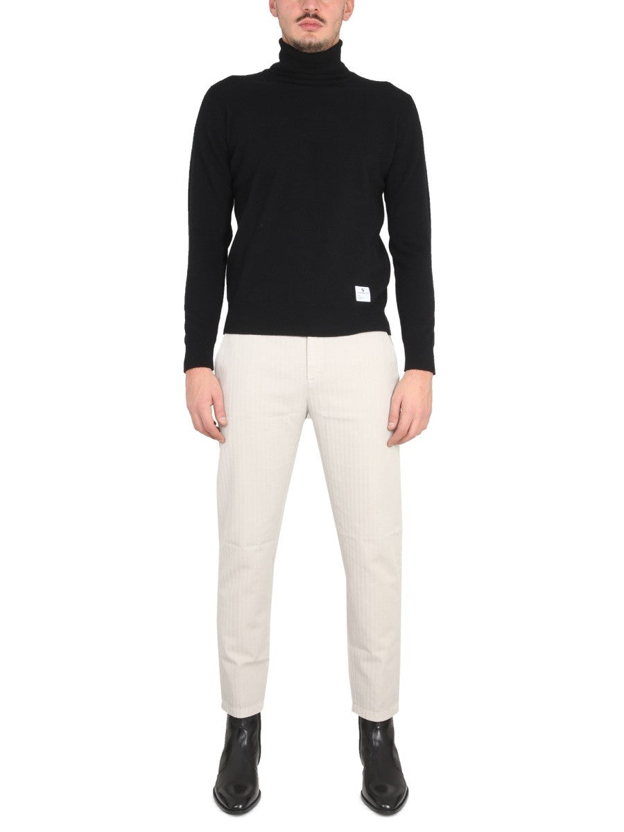 PANTS WITH LOGO PATCH