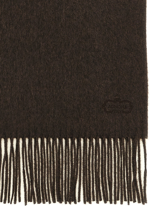 Scarf with fringes