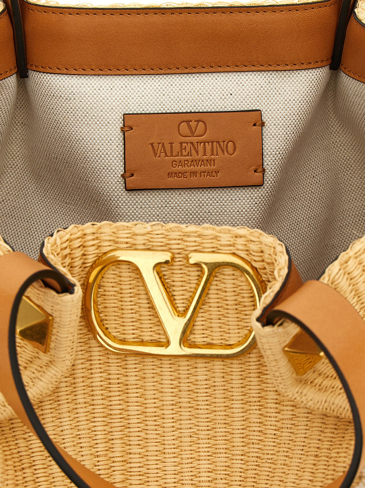 التسوق حقيبة Valentino Garavani Raffia متوسطة الحجم