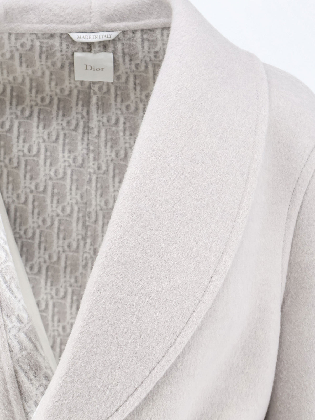 Short virgin wool coat