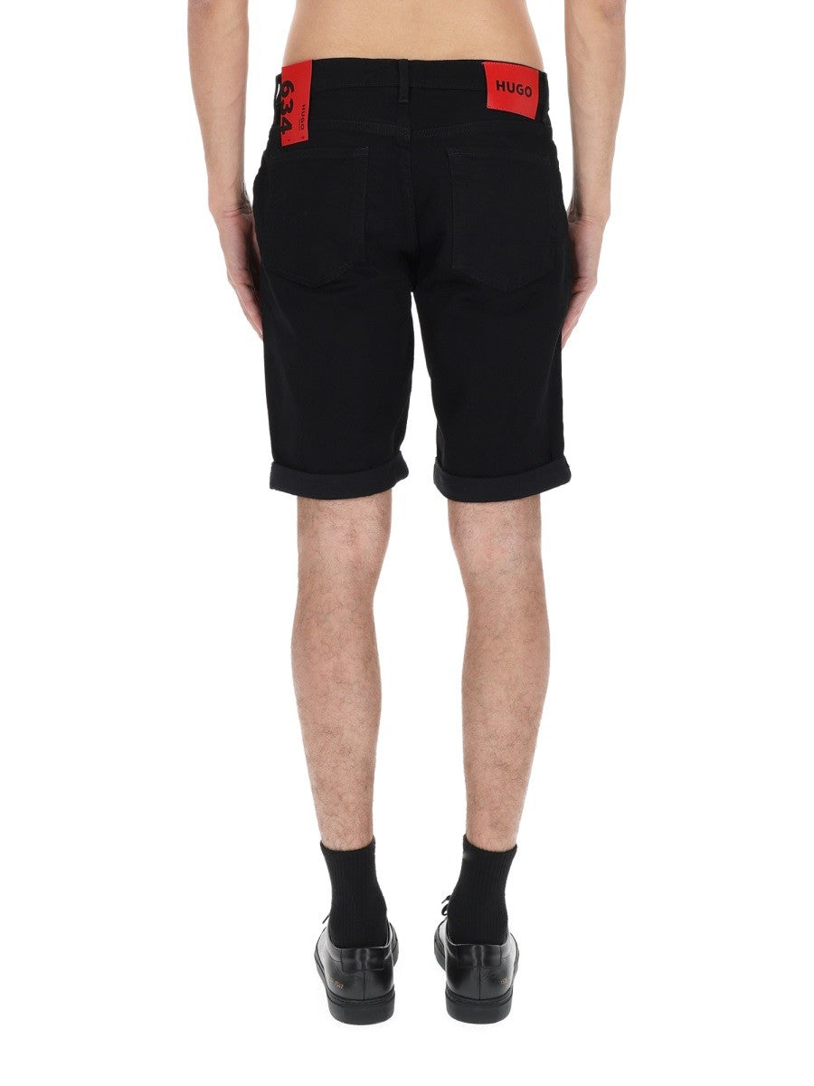 SHORTS CON PATCH LOGO