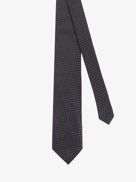 Silk tie with geometric pattern