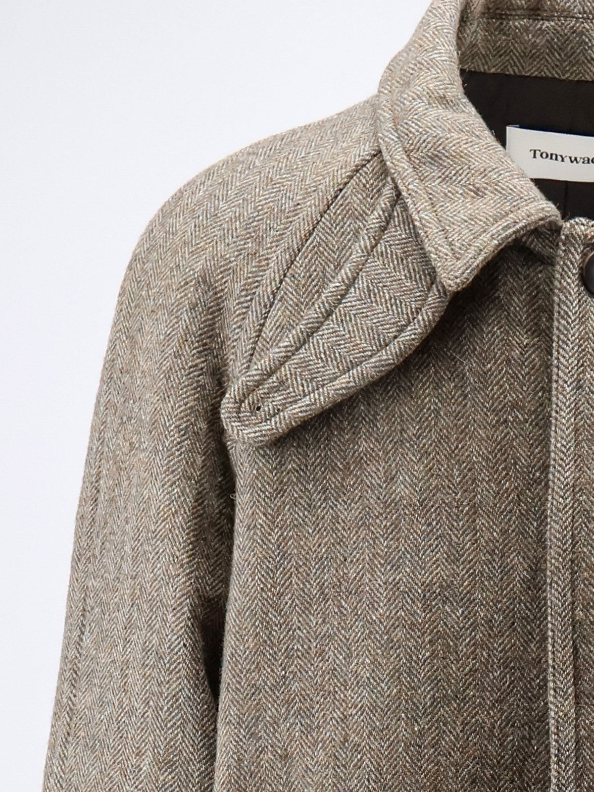 Single-breasted wool coat with a herringbone pattern