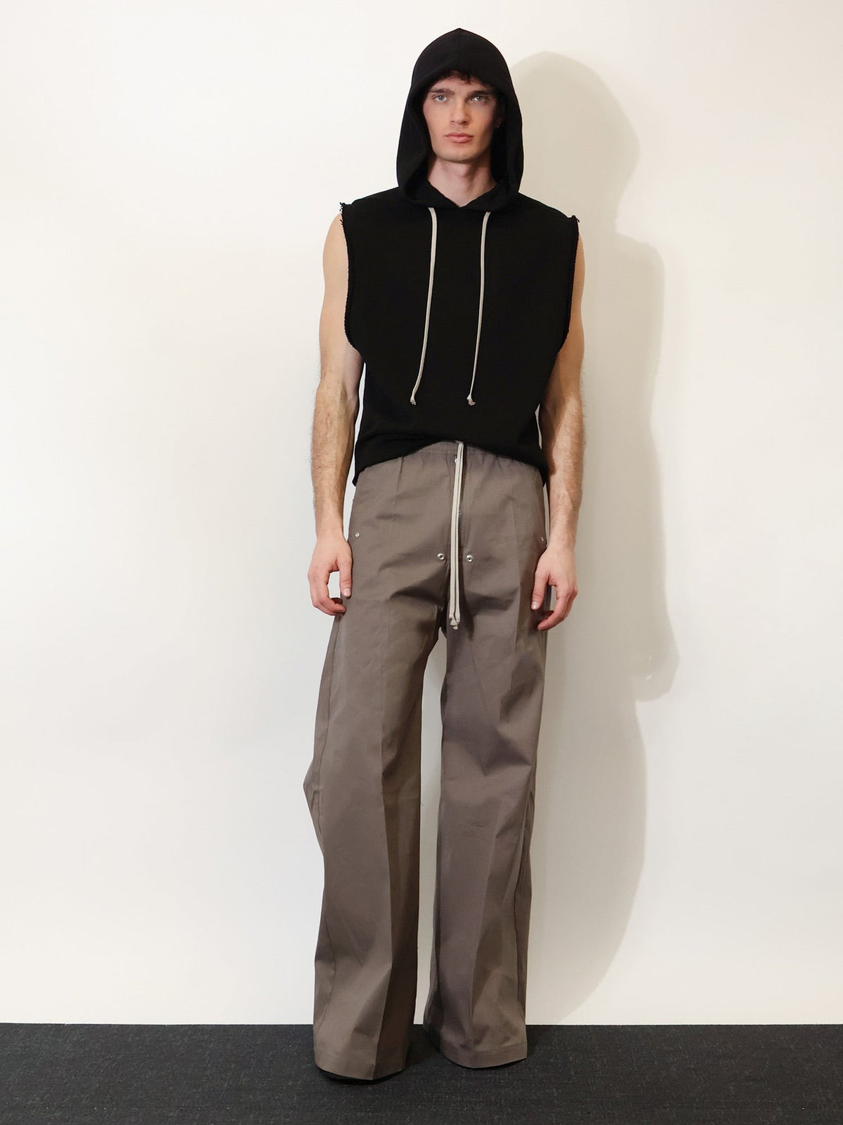 Sleeveless organic cotton sweatshirt
