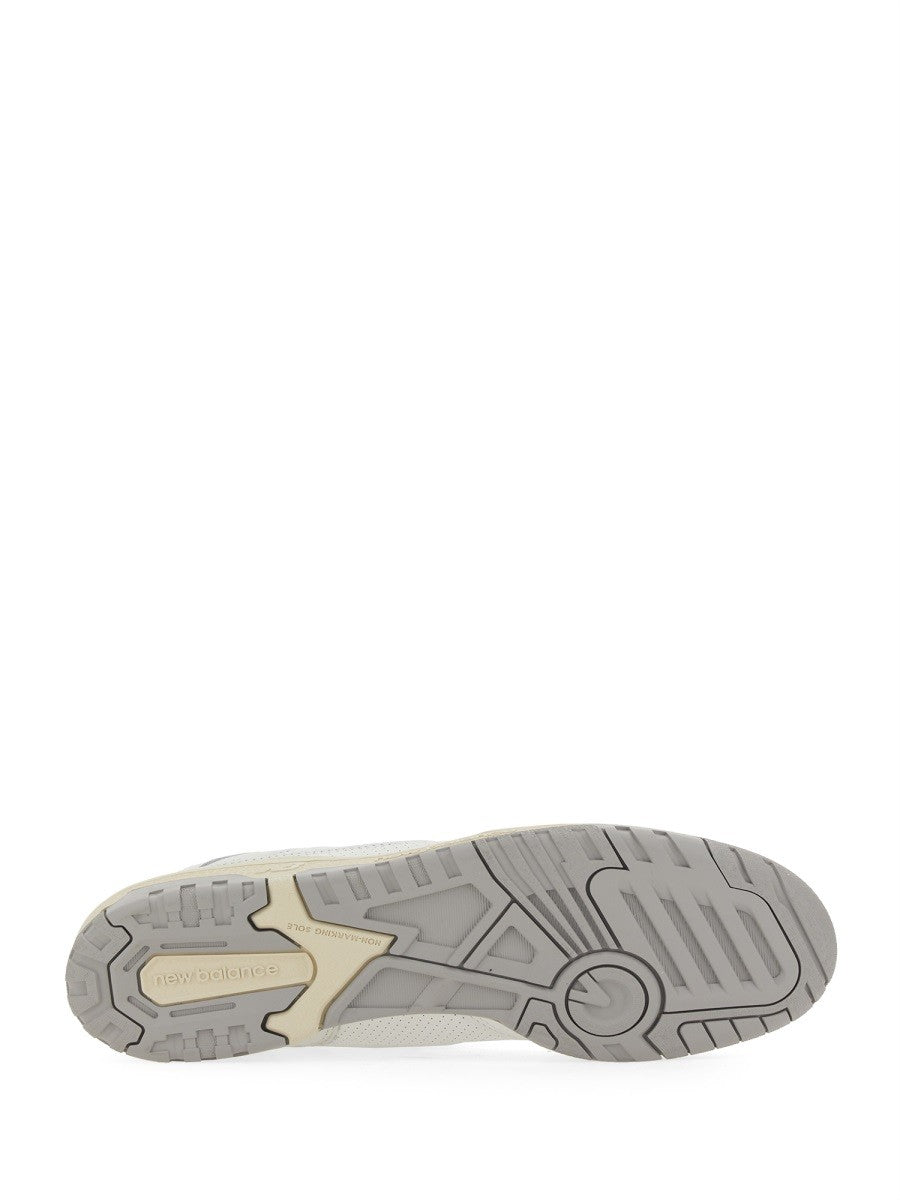 حذاء رياضي 550
