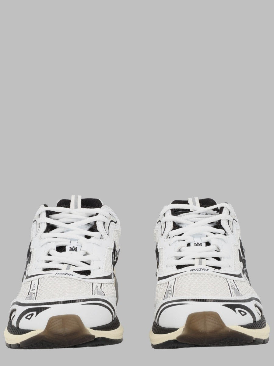 حذاء رياضي "إم-تيك"