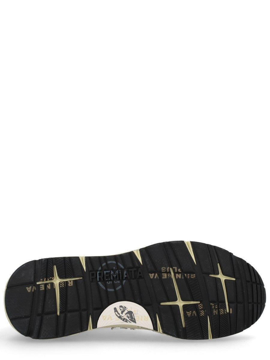 حذاء رياضي "ماس 25"