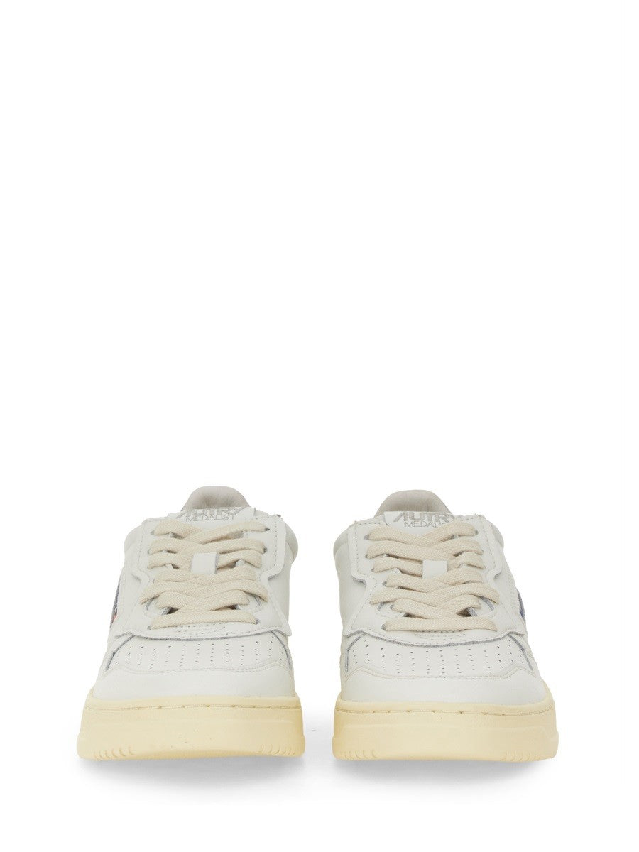 SNEAKER "MEDALIST LOW"