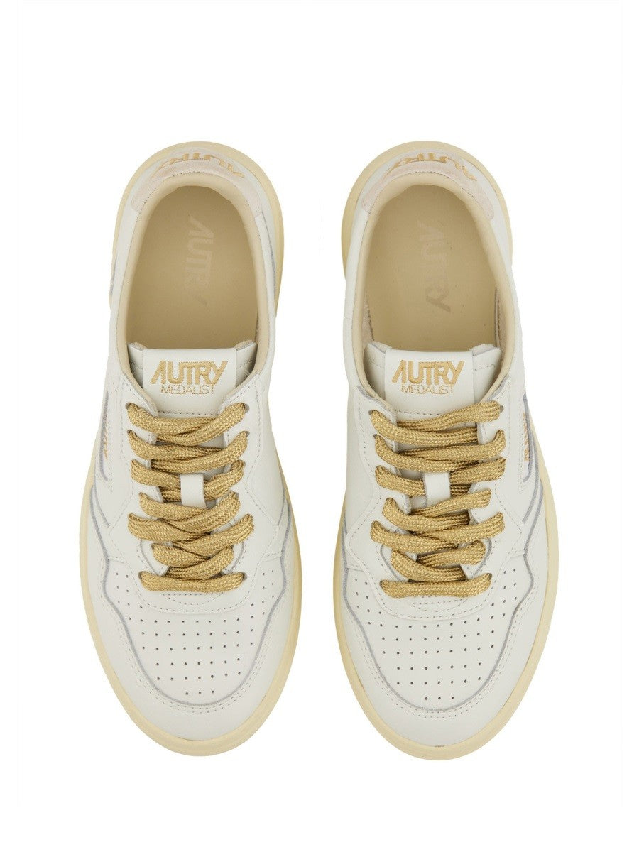 SNEAKER MEDALIST LOW
