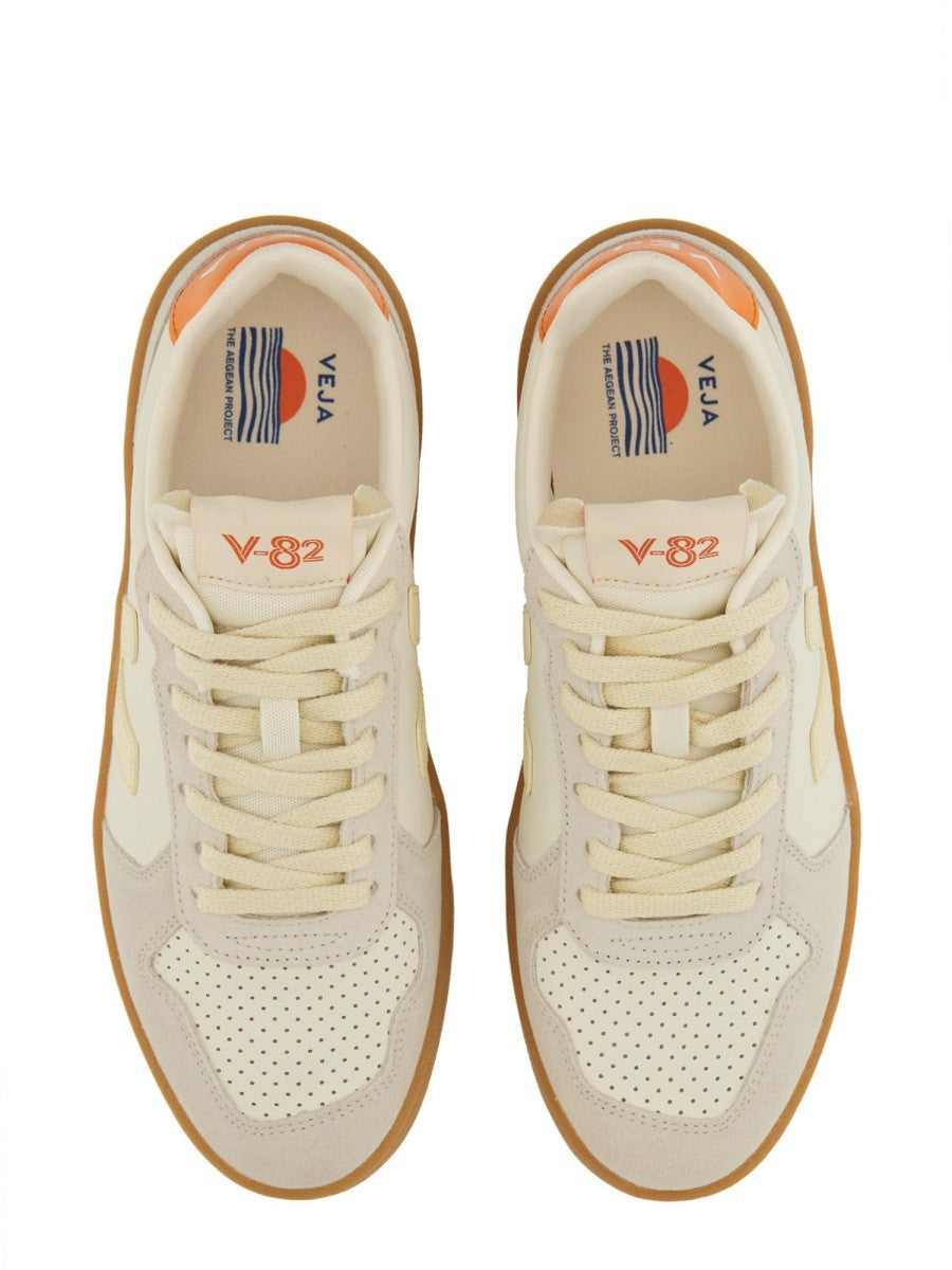حذاء رياضي "V-82"