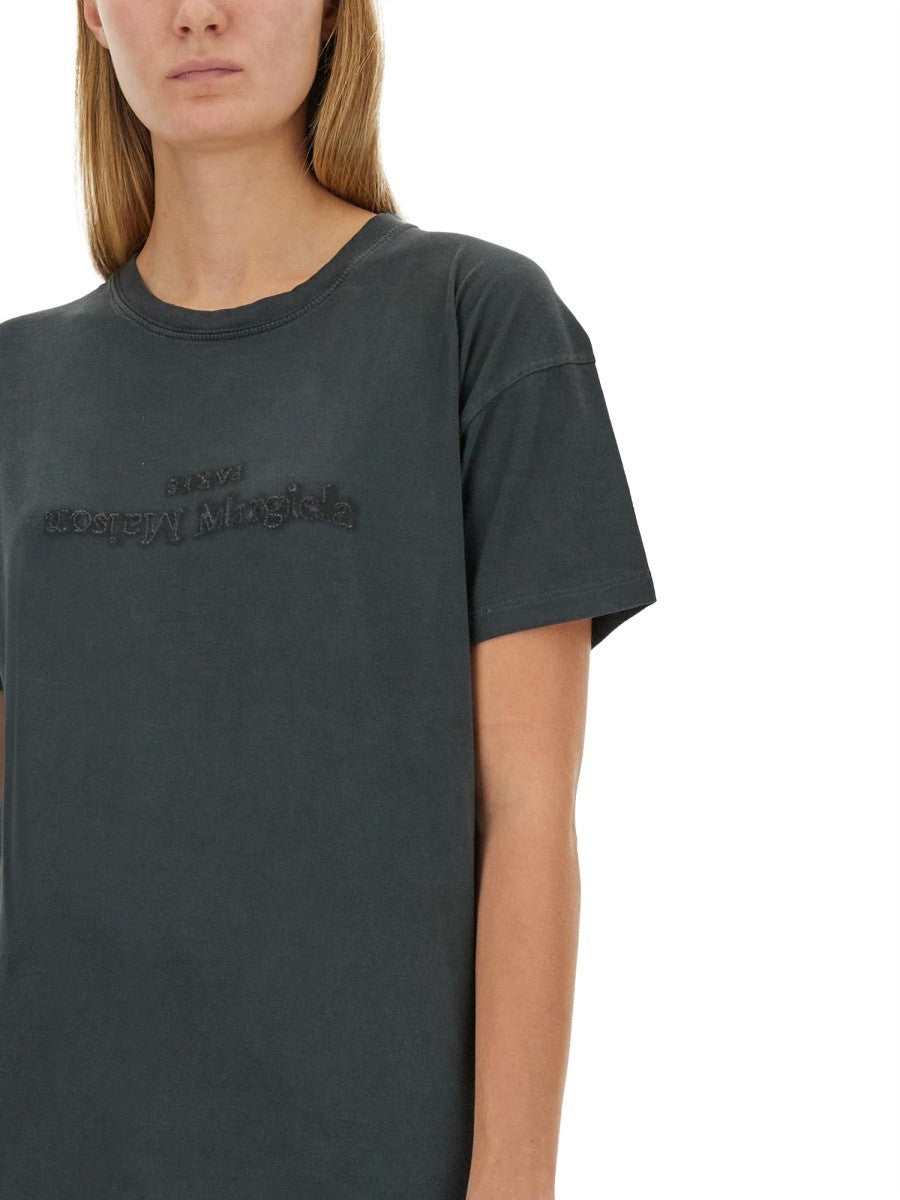 T-SHIRT WITH LOGO