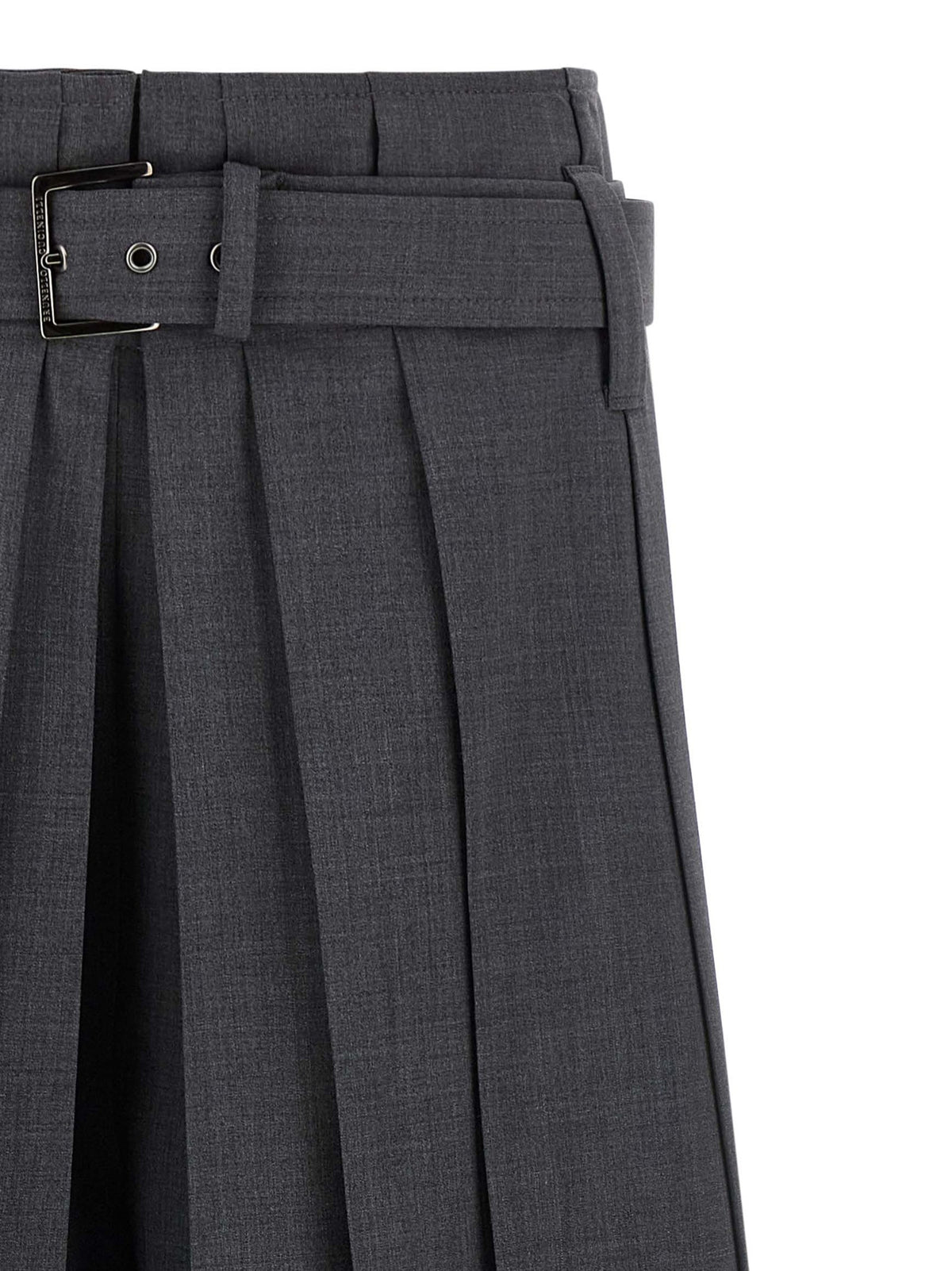 Tailored pleated bermuda shorts