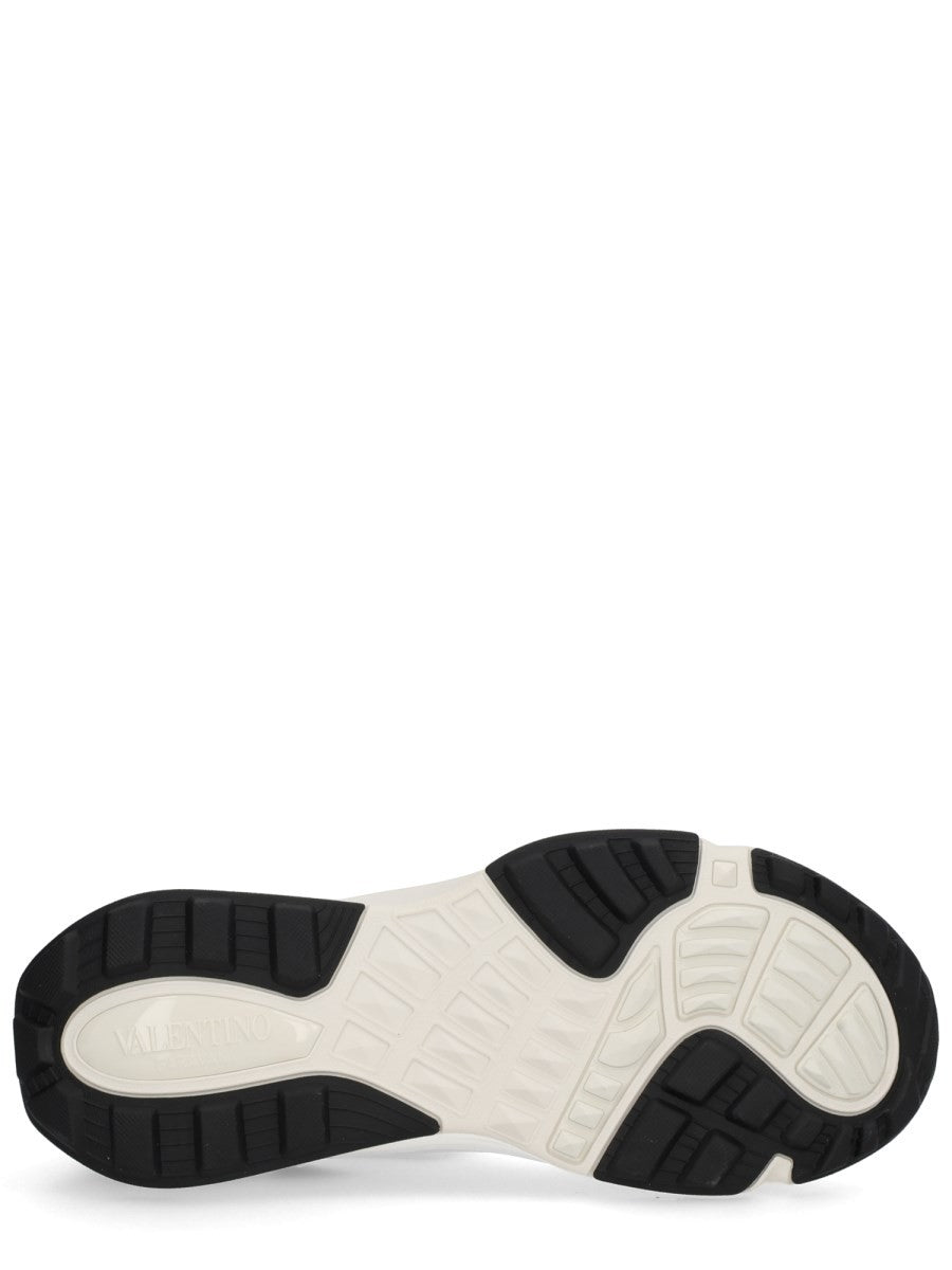 "TRUE ACT" SNEAKER