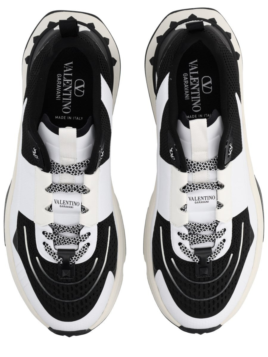 "TRUE ACT" SNEAKER