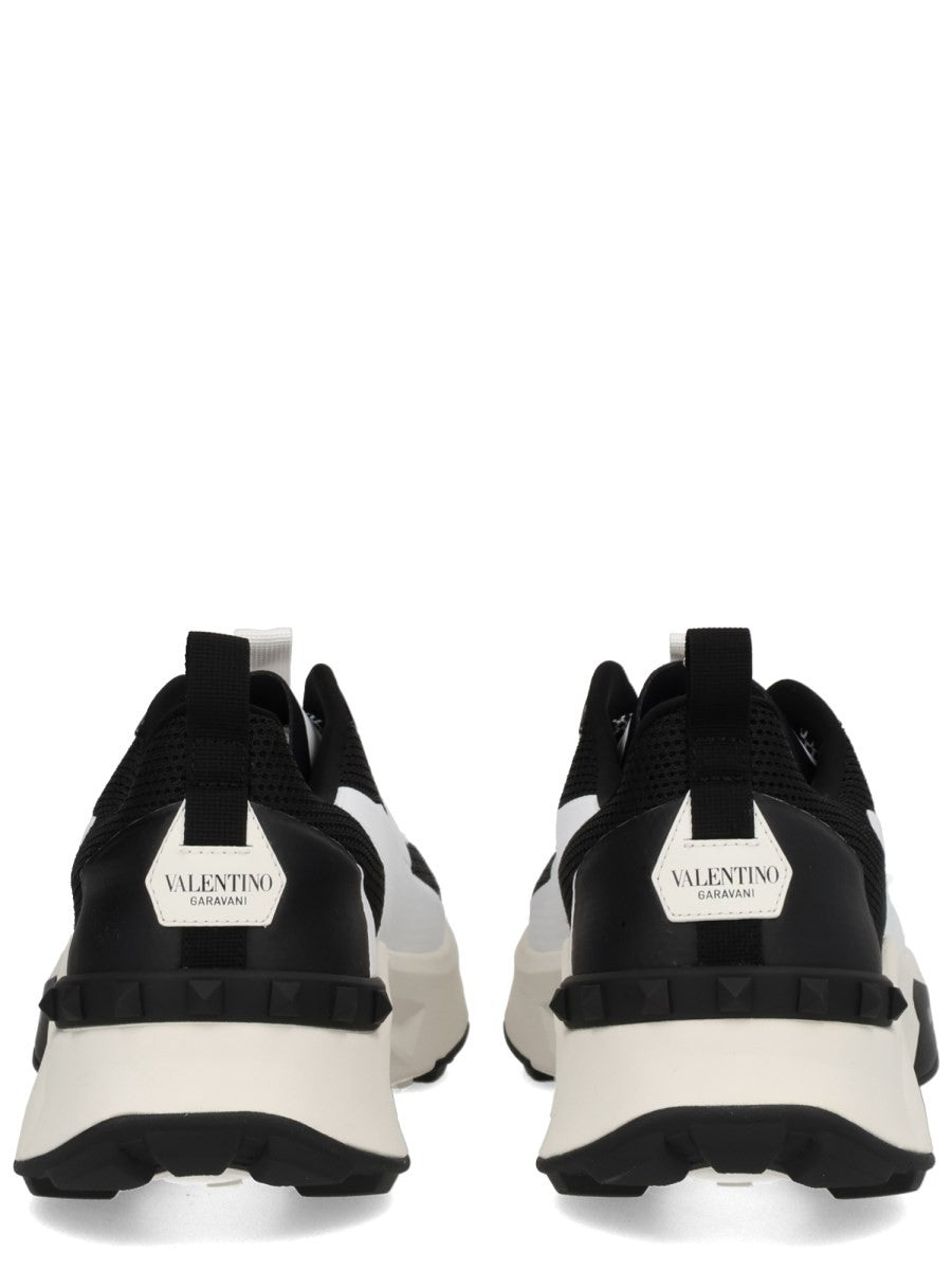 "TRUE ACT" SNEAKER