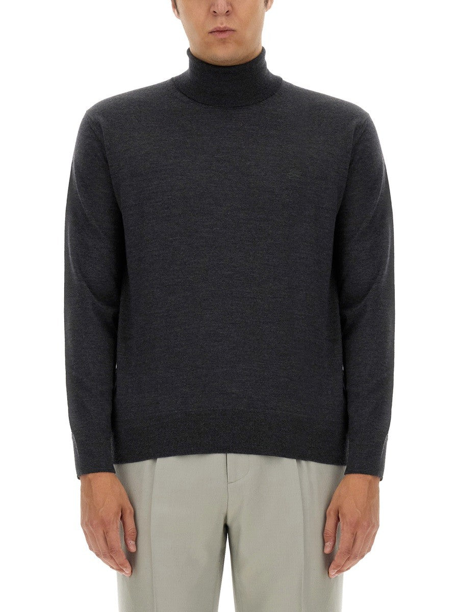 TURTLENECK WITH EMBROIDERY