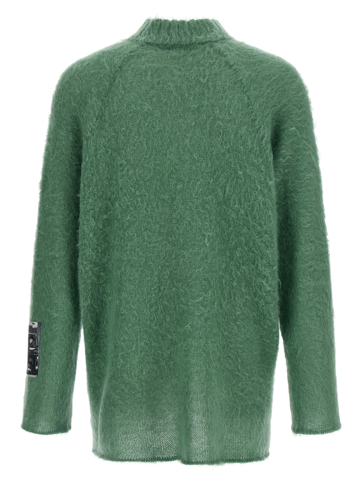 'UC2E4904-2' sweater