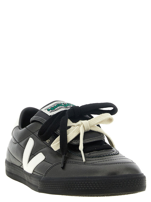 حذاء 'Panenka' الرياضي من Veja x Magliano