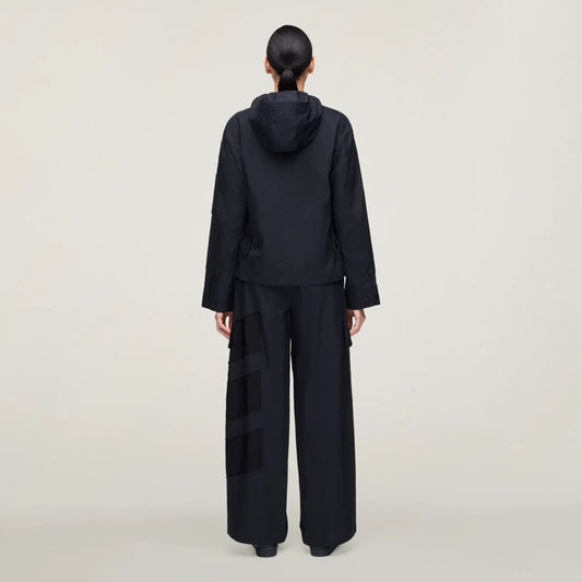 W HOODED JKT        BLACK