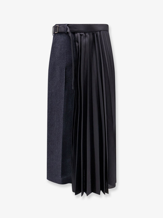 Wool skirt with pleated insert