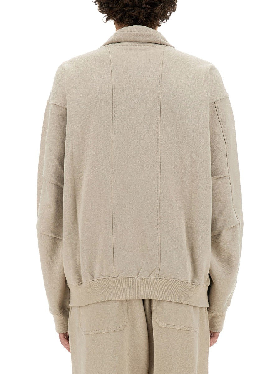 ZIP SWEATSHIRT.