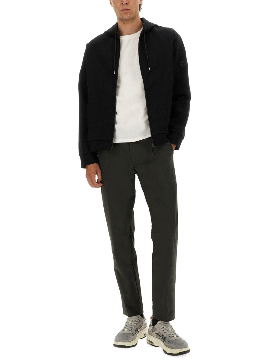 ZIP SWEATSHIRT.